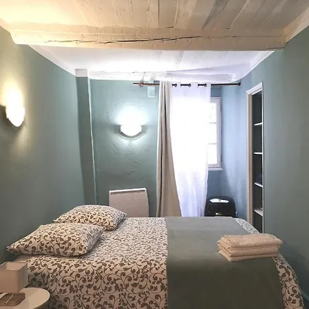 2 Bedrooms 2 Bathrooms In Old *