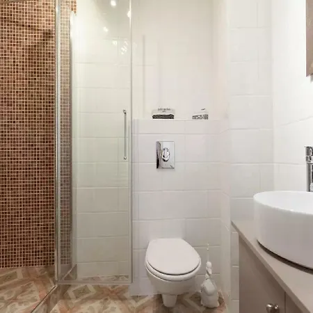 アパート 2 Bedrooms 2 Bathrooms In Old アンティーブ