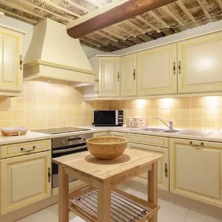 2 Bedrooms 2 Bathrooms In Old Appartement *