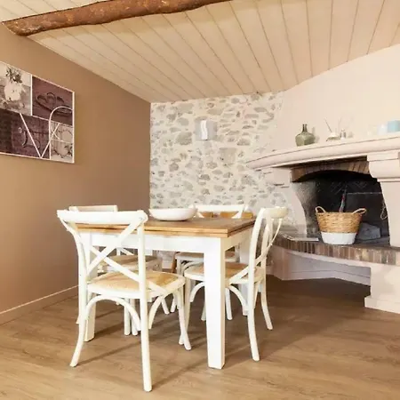 2 Bedrooms 2 Bathrooms In Old Appartement