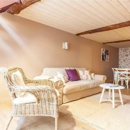 2 Bedrooms 2 Bathrooms In Old *