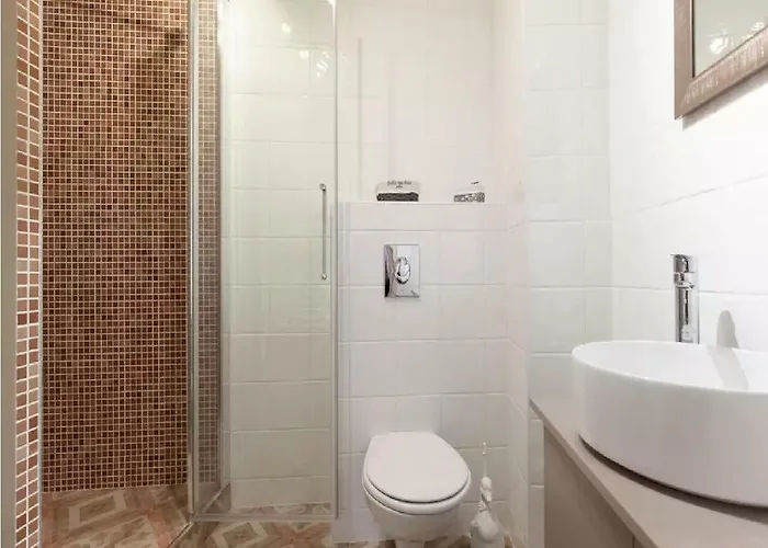 Appartement 2 Bedrooms 2 Bathrooms In Old Antibes