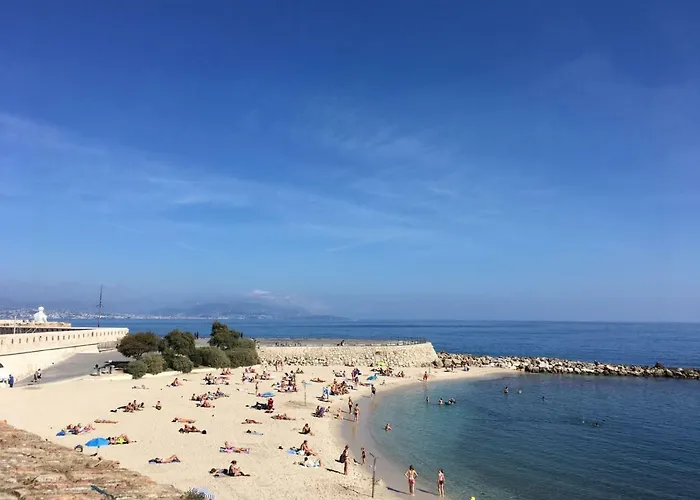 2 Bedrooms 2 Bathrooms In Old *