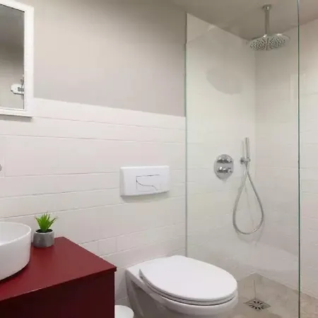 2 Bedrooms 2 Bathrooms In Old * Antibes