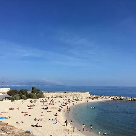 2 Bedrooms 2 Bathrooms In Old *