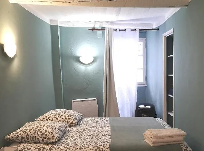 2 Bedrooms 2 Bathrooms In Old *