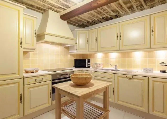 2 Bedrooms 2 Bathrooms In Old Apartamento *