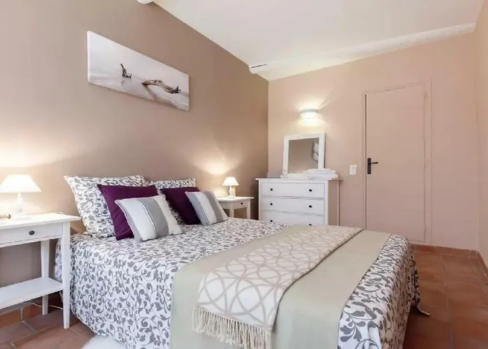 2 Bedrooms 2 Bathrooms In Old Lägenhet *