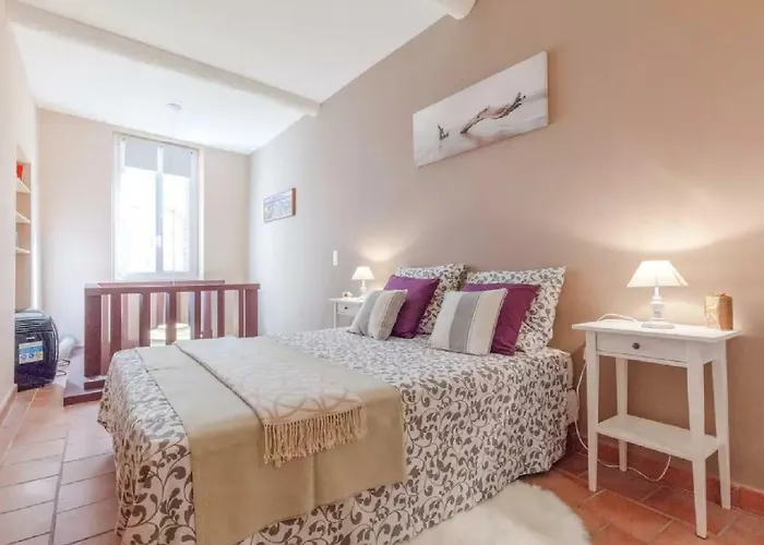 Lägenhet 2 Bedrooms 2 Bathrooms In Old